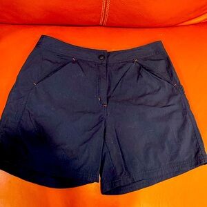 Great hiking shorts. Front and rear pockets